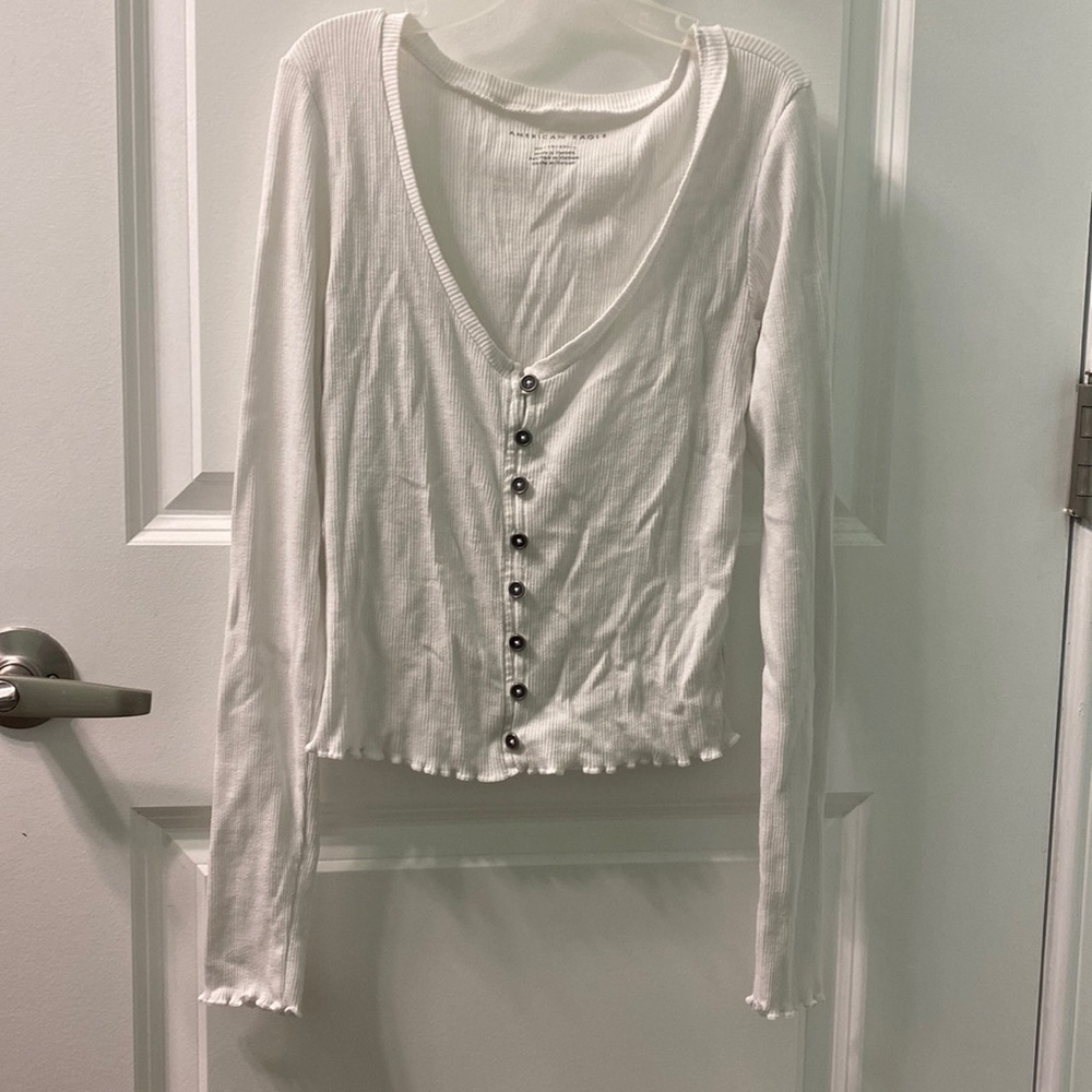 Size XS American Eagle white button up long sleeve top. Excellent condition
